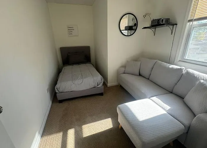 Cozy 4bd House Fireplace And Pond * Chicago