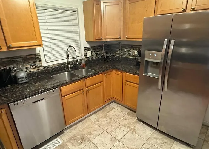 Holiday home Cozy 4bd House Fireplace And Pond Chicago
