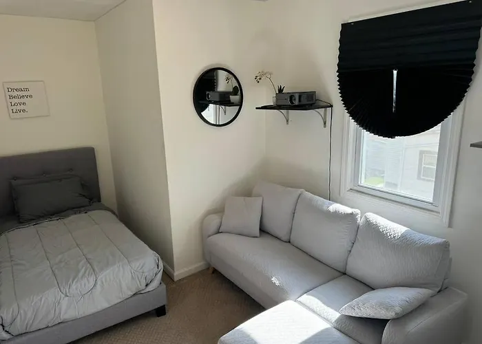 Cozy 4bd House Fireplace And Pond Chicago