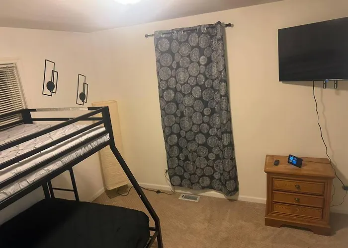 Cozy 4bd House Fireplace And Pond * Chicago