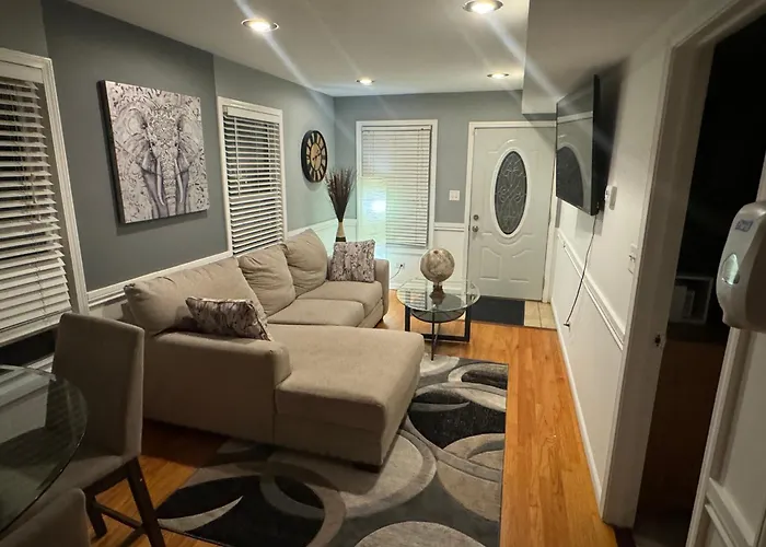 Cozy 4bd House Fireplace And Pond Chicago